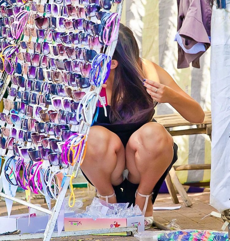 Girls without panties under the dress