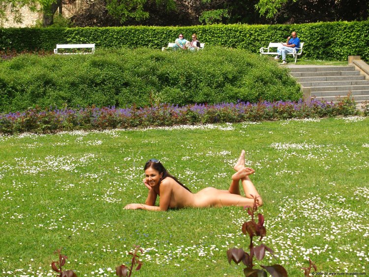 Naked photo session in the park