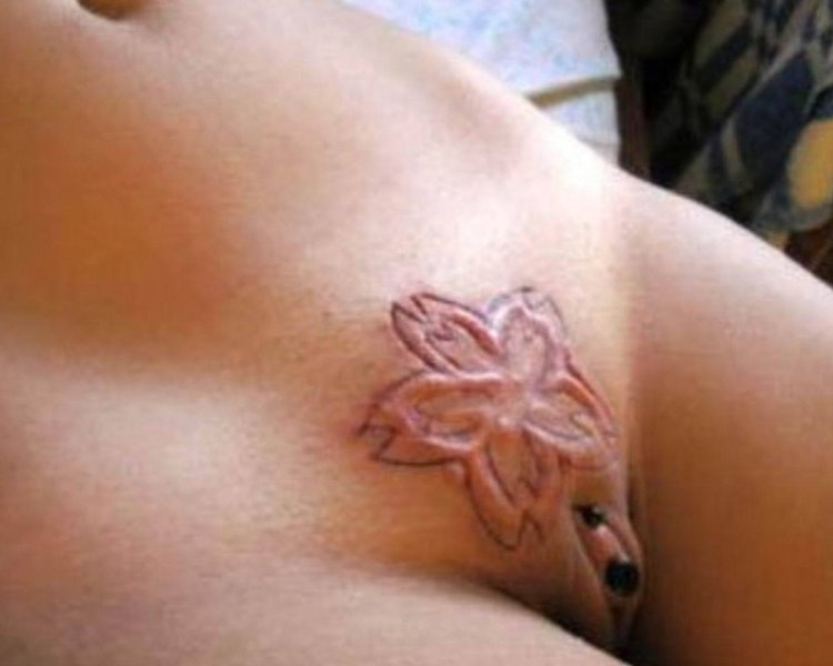 Tattoo on the women's vagina