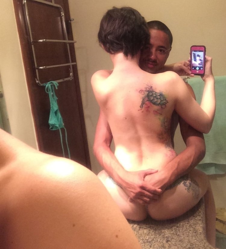 Sfotkat naked for a guy