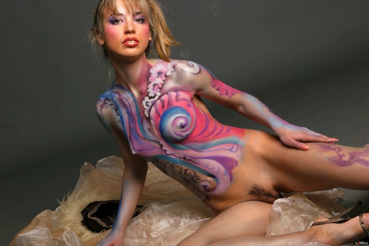 Drawing on a naked female body