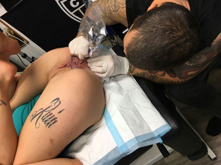 Naked girls in tattoo salon