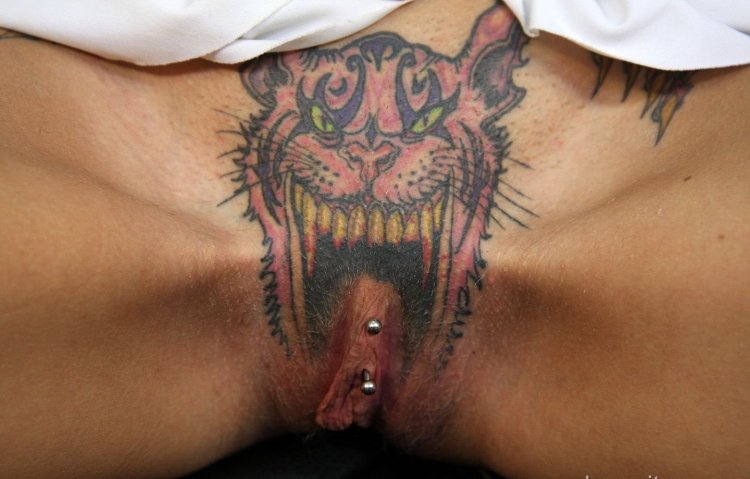 Tattoo on the women's vagina