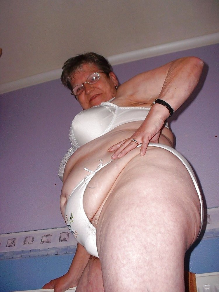 Sexy Old Granny panti