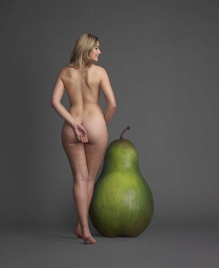 Naked women with wide hips