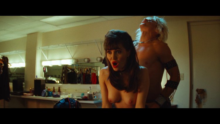 The Dirt 2019 bed scenes