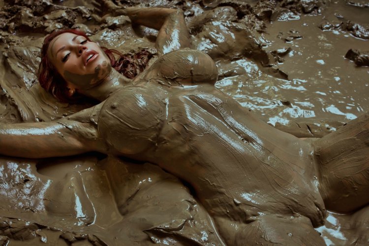 Naked girls bathe in mud