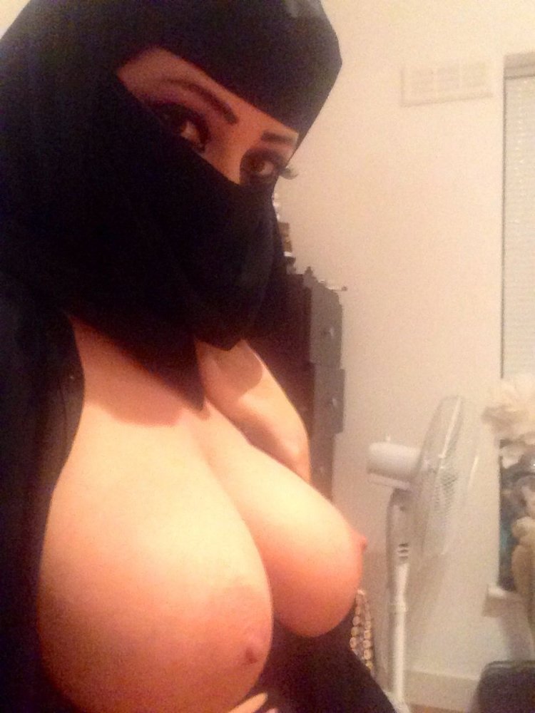 Big Arab boobs