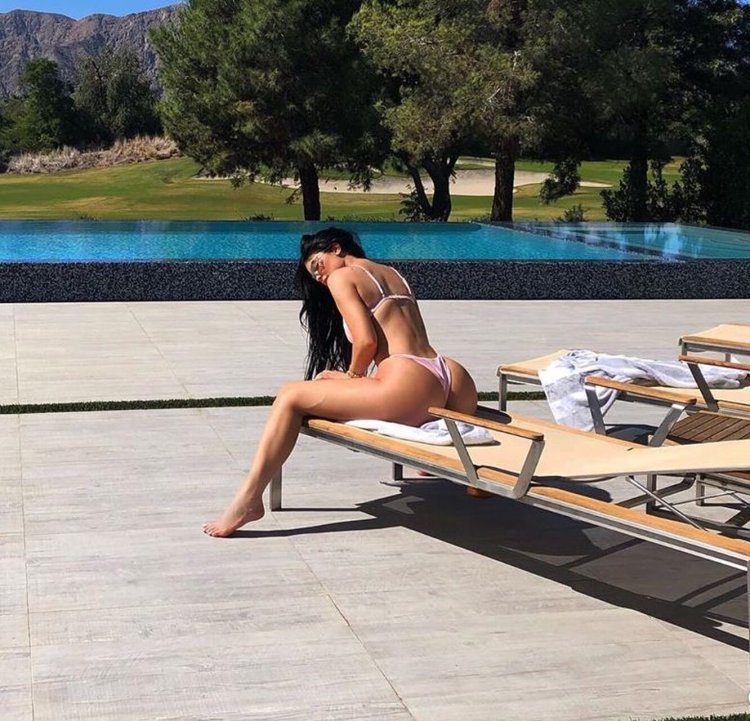 Kylie Jenner Erotic photos