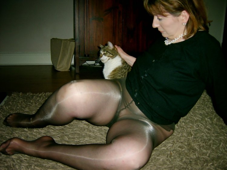 Adult woman in tights without panties