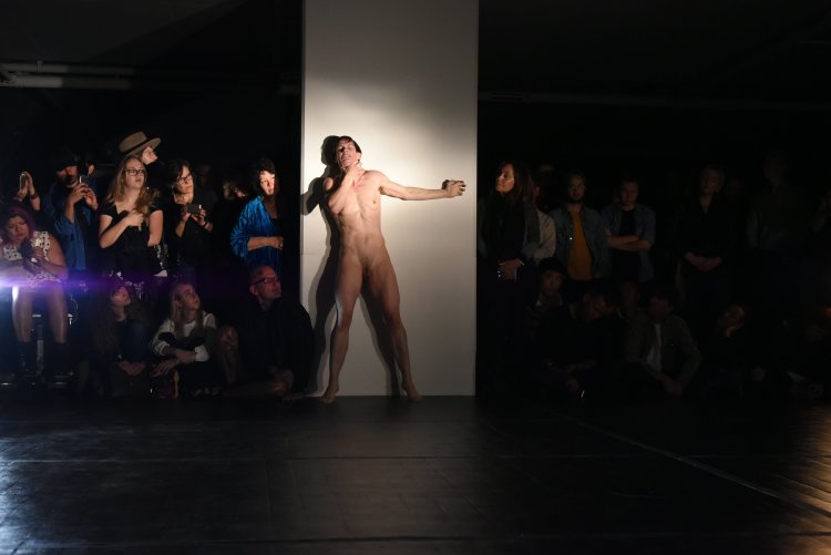 Perfomance with the expression of celebrities