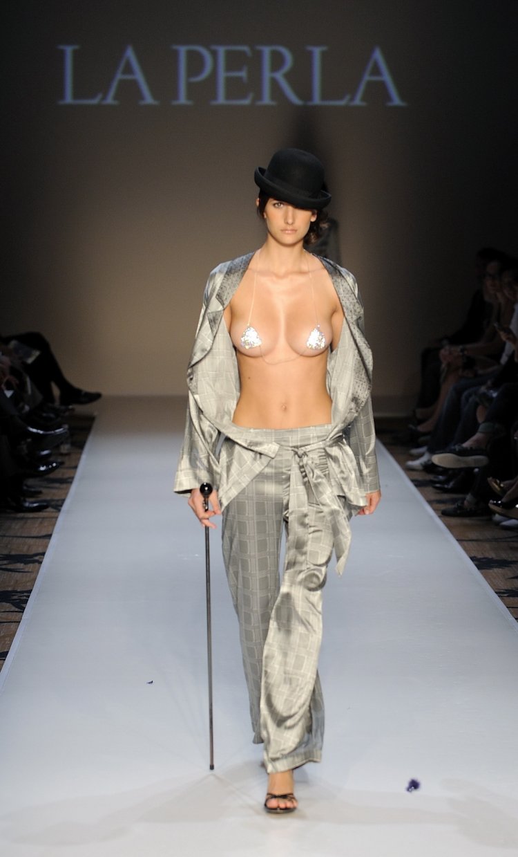 Fashion show naked models