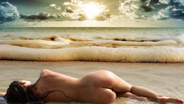 Erotic photo session at sea