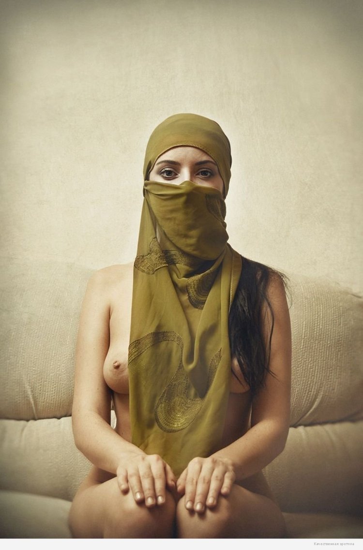 Naked woman in Paranje