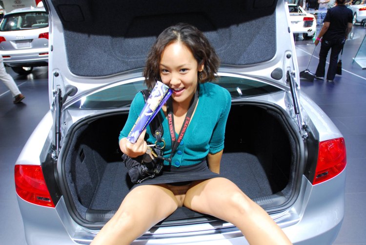 Girls lit up without panties