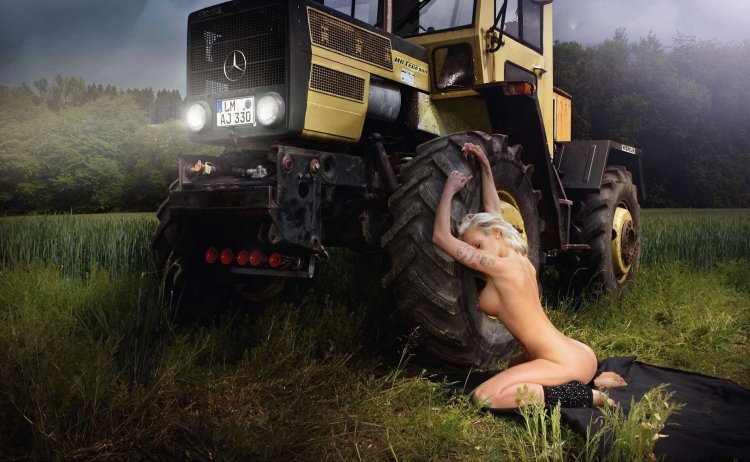 Ero photo session on the tractor