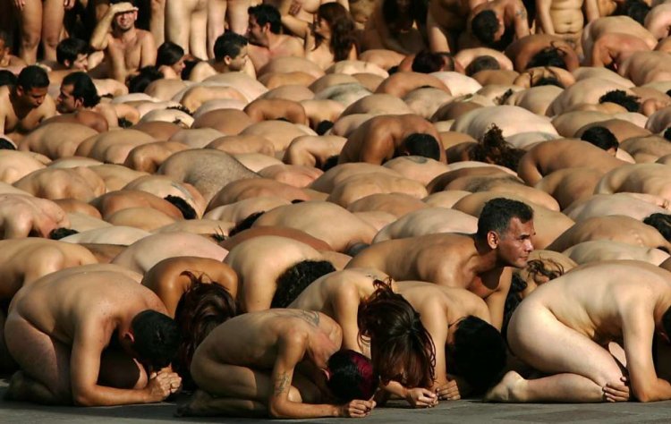 Photographer Spencer Tunik section thousands of people