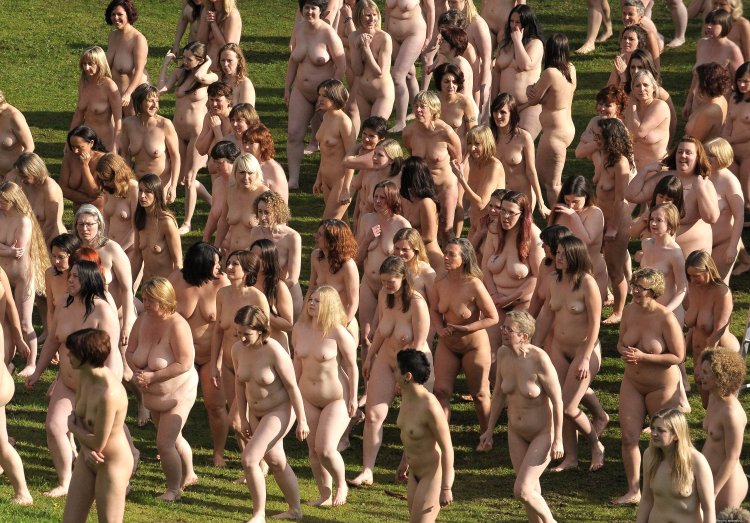Many naked women