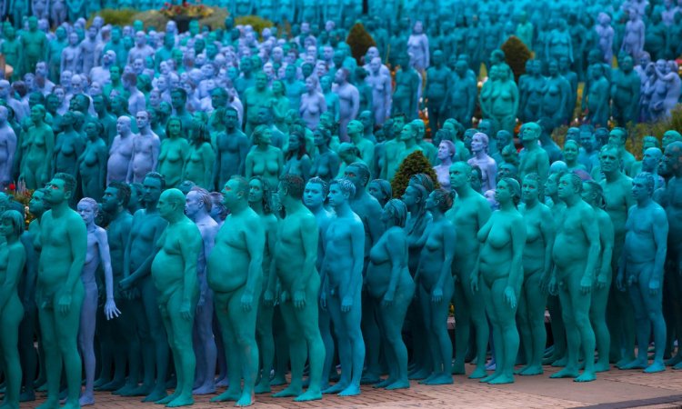 SPENCER TUNICK NAKED PEOPLE on the set