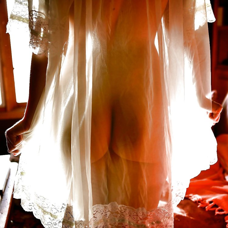 Women naked in wet dresses