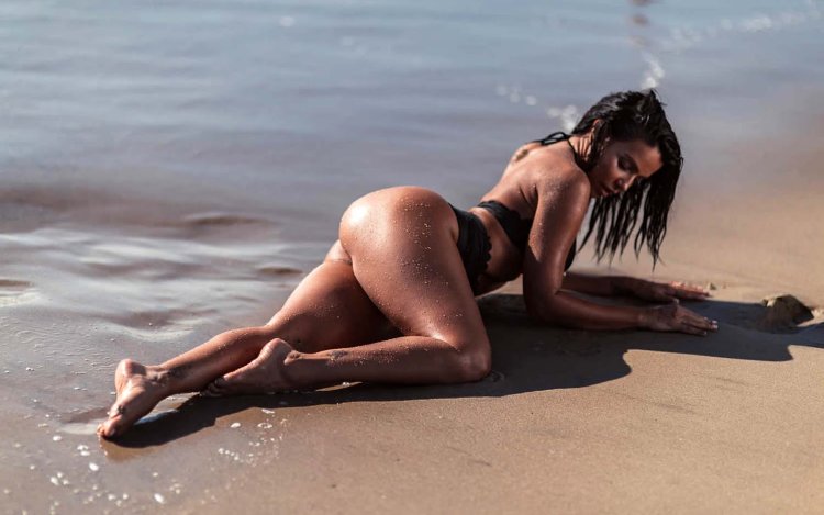 Sunny Indian actress sexy