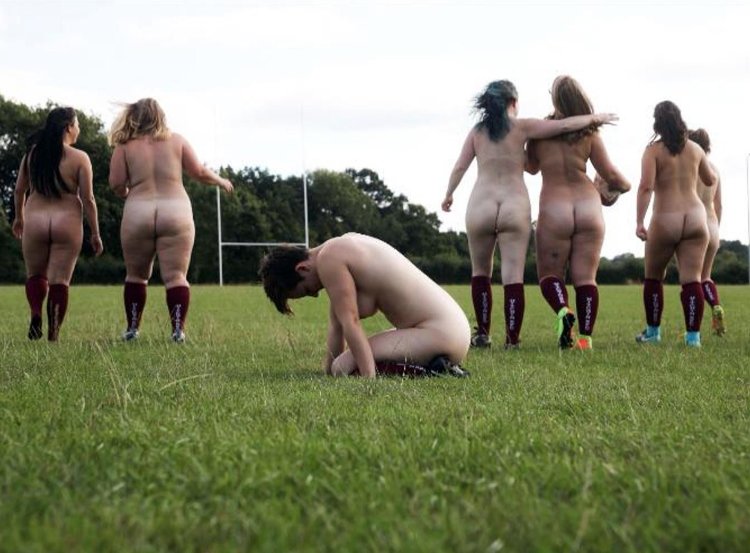 Many bare female ass