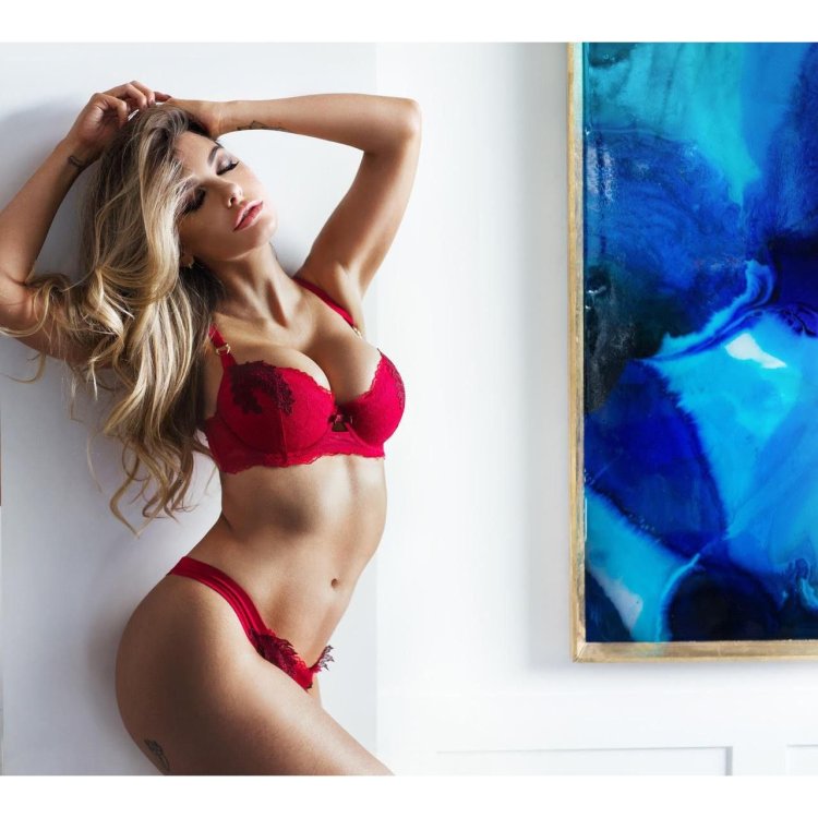 Model Emily Sears 18