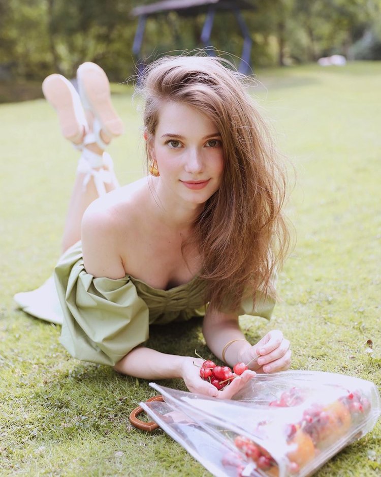 Anastasia Cebulska Maxim