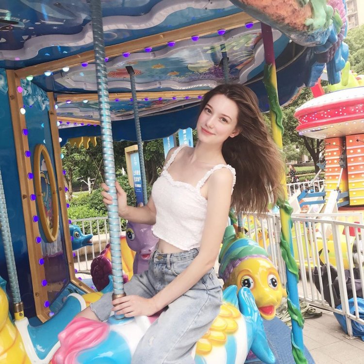 Anastasia Cebulska Maxim