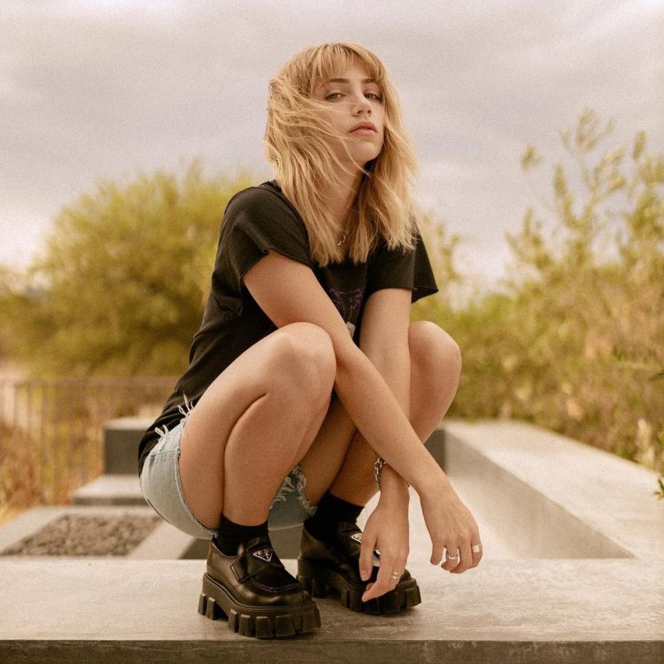 Emily Rudd Hot Photo