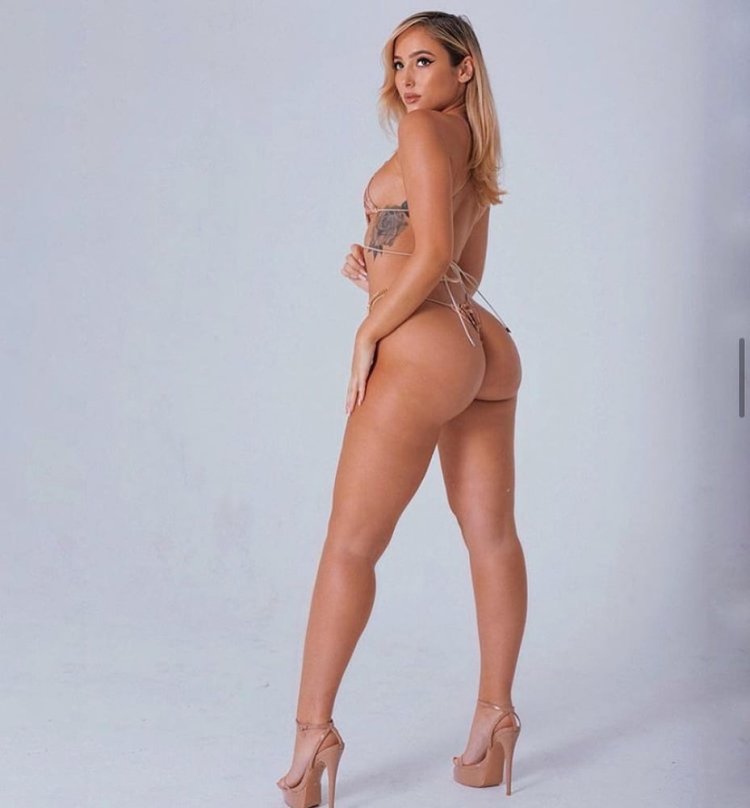 Naked Gabriella Munzarova