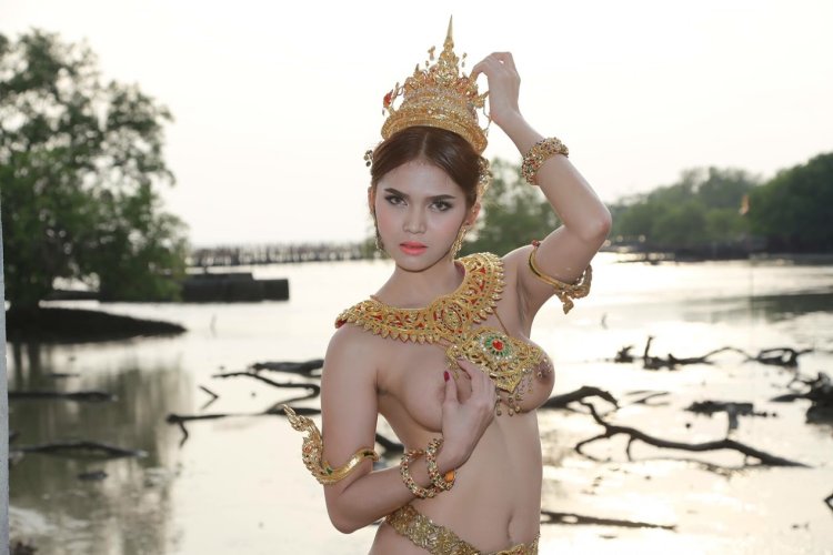 Naked natural Thai