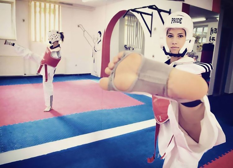 Sportswoman Anal in Ring