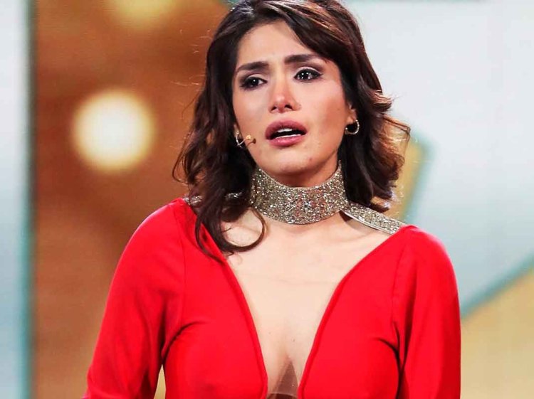 Miriam Galozh in a swimsuit