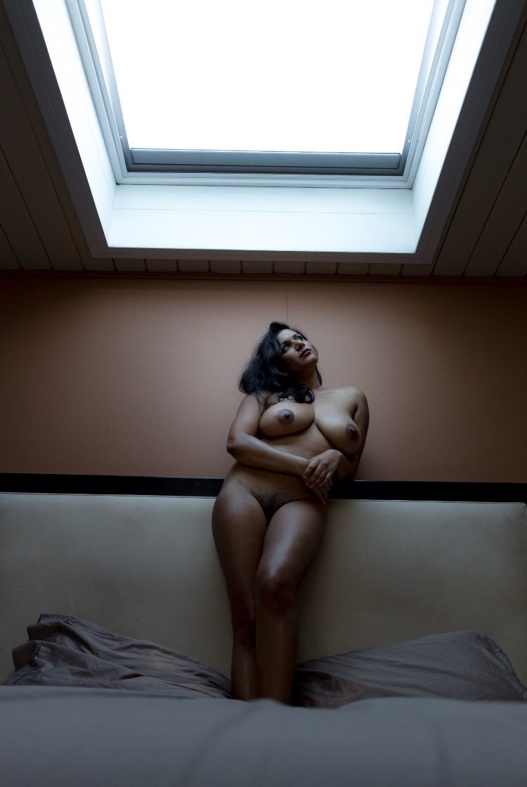 Black Girls Naked On Bed Beauty XXX Photos