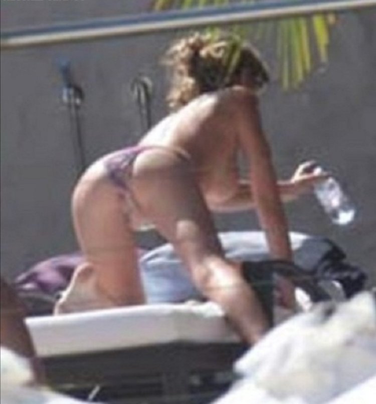 Ebigeyl Clancy Tits nude