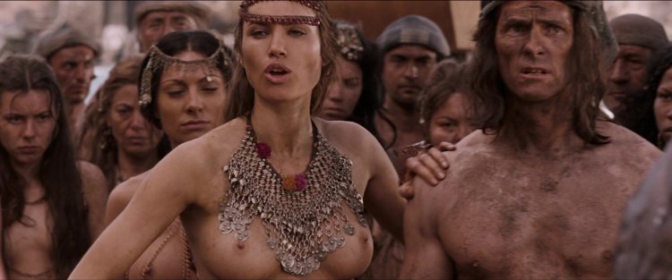 Conan-Barbarian Film 2011 Tits
