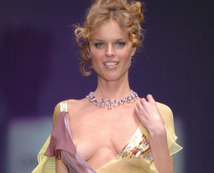 Eva Herzigova naked photo