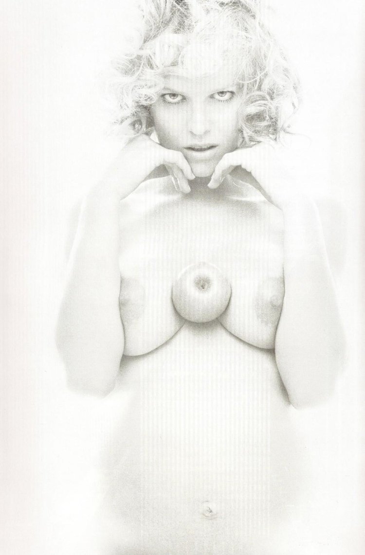 Eva Herzigova naked photo