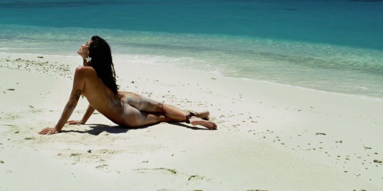 Naked Isabelle Fountain without panties