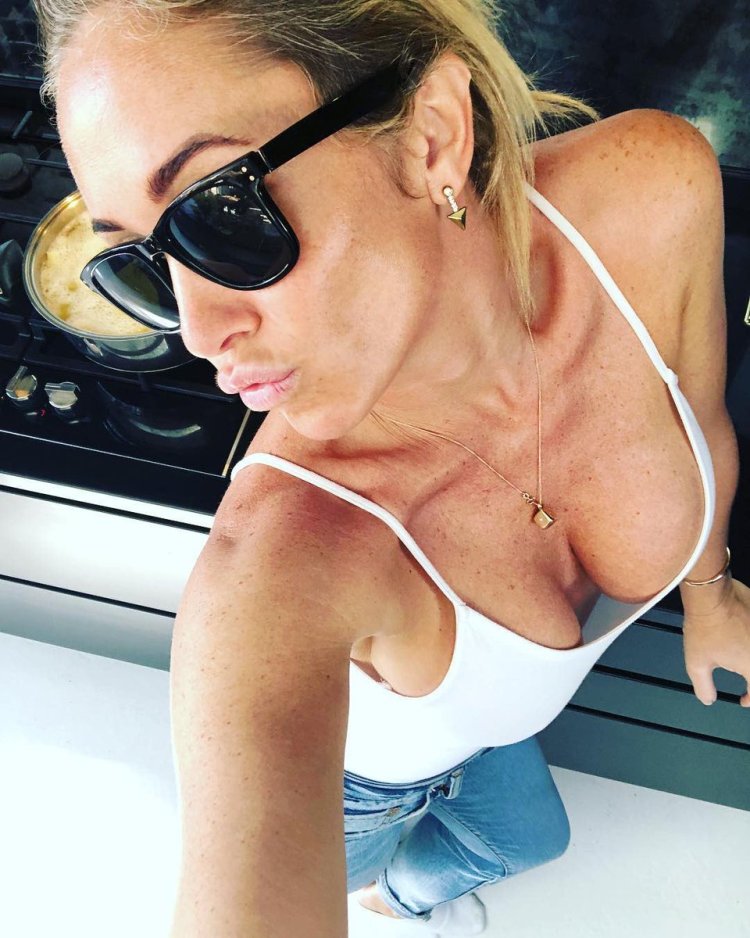 Blonde Housewife Alice Frost Gets Anal Hole Drilled YTube