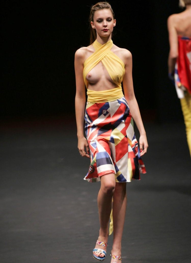 Carolina Kukova Naked