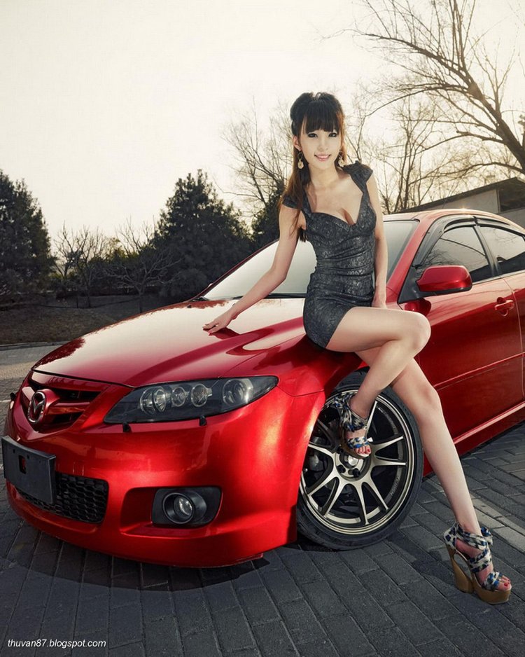 Fucking blondes in the car