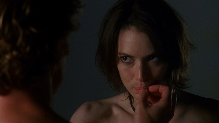 Winon Ryder bed scene