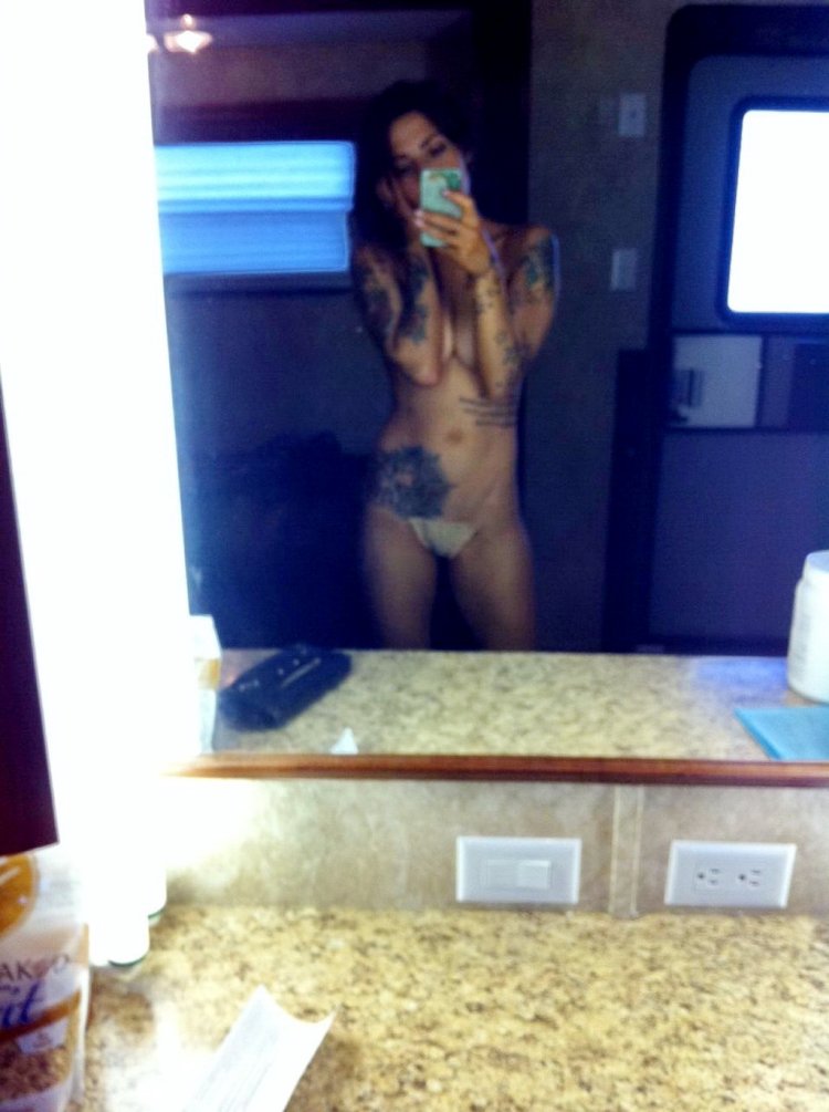 Sarah Shahi photo is common