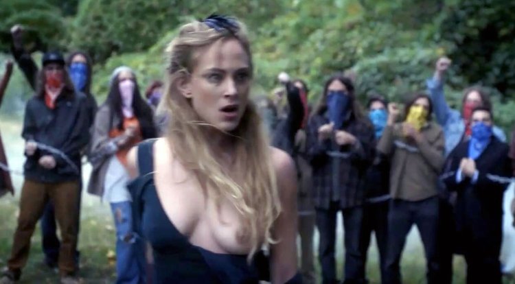 Nora Arnezeder in the role of Lily from the army of the Dead