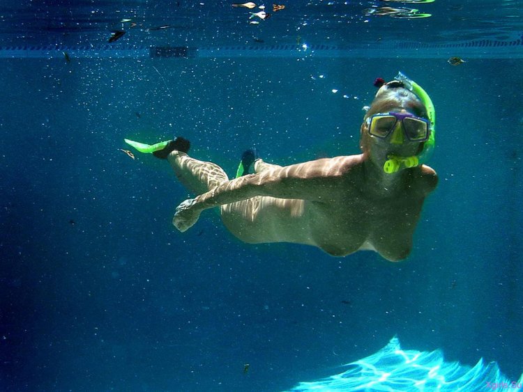 Sex Photo On Vacation With Snorkel Mask Masturbating