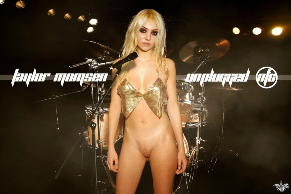Taylor Momsen ON Stage