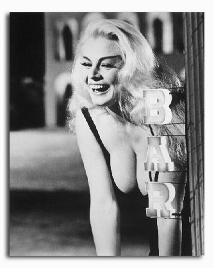 Actress Milen Demonimo Naked