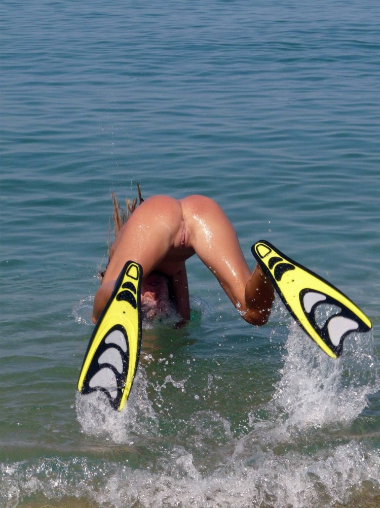 Girls naked in flops